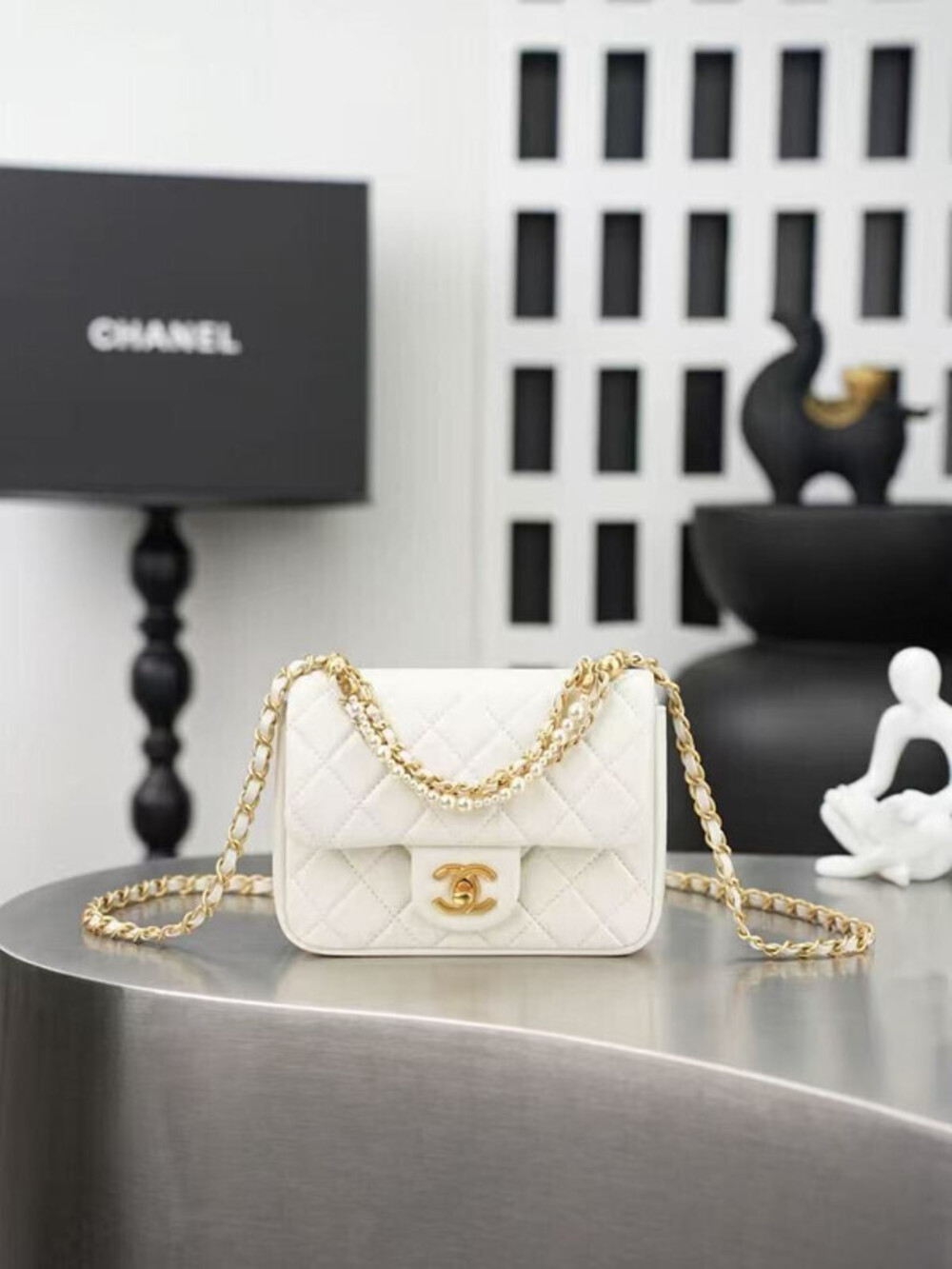 Classic Flap 20cm white lambskin